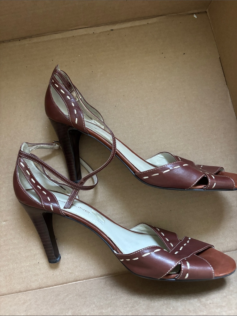 Four Pairs of Beautiful Sandals - Picture 10 of 16